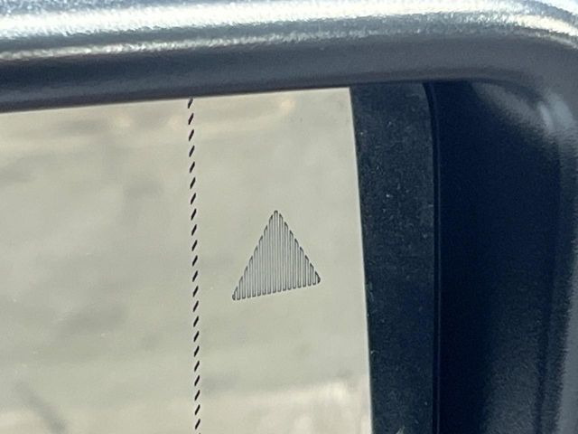 ���u���C���h�A�V�X�g�Z���T�[:���p����̎Ԃ����m���A�h���C�o�[���Ԑ��ύX���s���ۂɁA�x�����Ƌ��ɒ��ӂ𑣂��Ă������S�x���@�\�ł�!