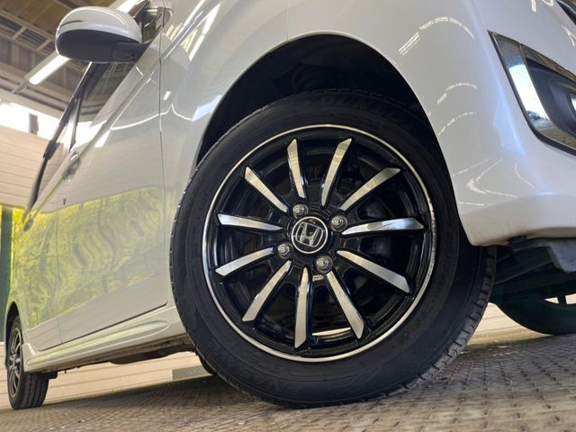 �y����14�C���`�A���~�z�C�[���z�O�ςɃ}�b�`���������A���~�z�C�[���𑕒����Ă���܂��B�e��ЊO�A���~�z�C�[����A�X�^�b�h���X�^�C�����戵�����Ă���܂��B���񂲑��k����������