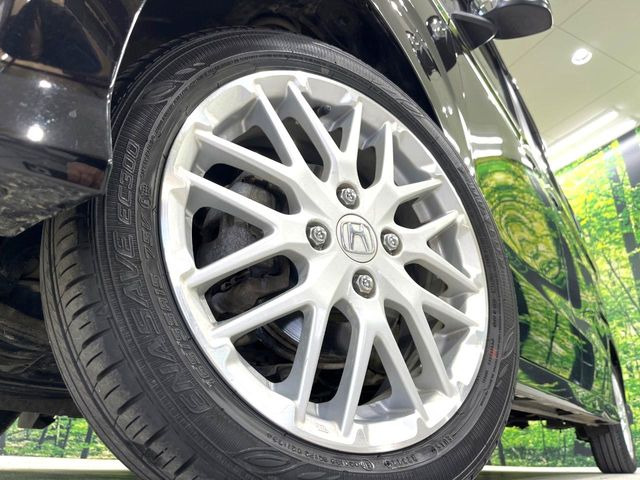 �y����15�C���`�A���~�z�C�[���z�O�ςɃ}�b�`���������A���~�z�C�[���𑕒����Ă���܂��B�e��ЊO�A���~�z�C�[����A�X�^�b�h���X�^�C�����戵�����Ă���܂��B���񂲑��k����������