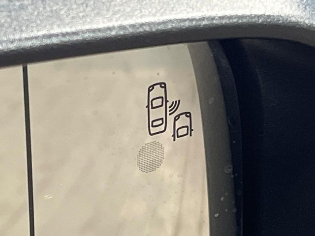 ���u���C���h�A�V�X�g�Z���T�[:���p����̎Ԃ����m���A�h���C�o�[���Ԑ��ύX���s���ۂɁA�x�����Ƌ��ɒ��ӂ𑣂��Ă������S�x���@�\�ł�!