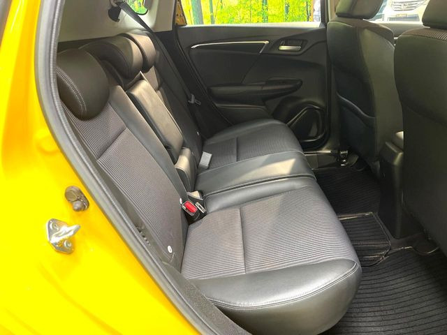 �R���p�N�g�J�[�ł����A�Z�J���h�V�[�g�͏\���ȍL����������K�ɂ���肢�������܂���V�[�g��|���đ傫�ȉו���ς񂾂�ƁA�p�r�̕����L��1��ł��B