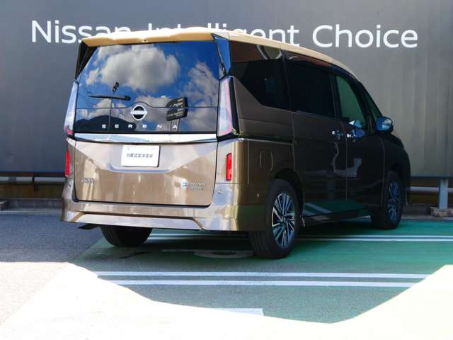 セレナ1.4 e-4ORCE ハイウェイスターV 4WD