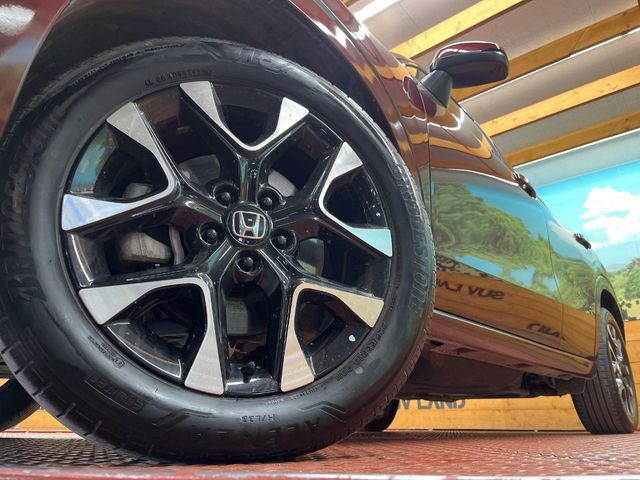 �y����18�C���`�A���~�z�C�[���z�O�ςɃ}�b�`���������A���~�z�C�[���𑕒����Ă���܂��B�e��ЊO�A���~�z�C�[����A�X�^�b�h���X�^�C�����戵�����Ă���܂��B���񂲑��k����������