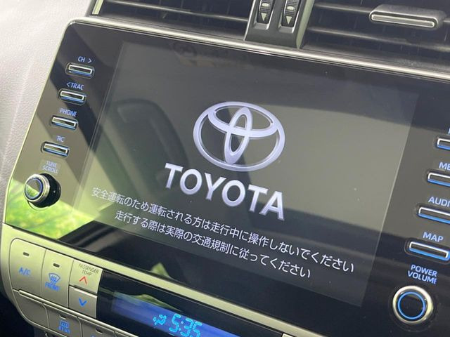 【メーカー純正9型ナビ】インテリアに溶け込むスタイリッシュな「専用設計」メーカーナビを装備♪視認性や操作性など基本性能にも優れ、より上質なカーライフをお楽しみいただけます。