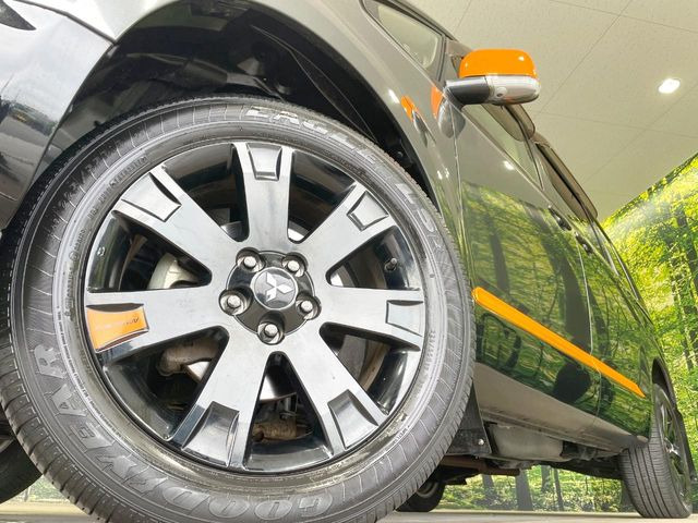 �y����18�C���`�A���~�z�C�[���z�O�ςɃ}�b�`���������A���~�z�C�[���𑕒����Ă���܂��B�e��ЊO�A���~�z�C�[����A�X�^�b�h���X�^�C�����戵�����Ă���܂��B���񂲑��k����������