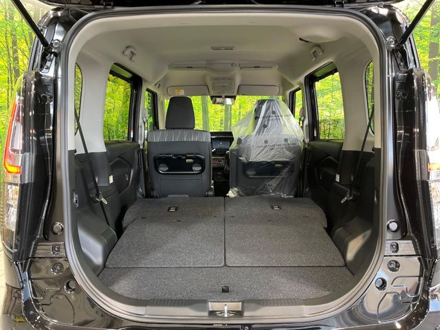 ���i�̂���������ʋ΁A���}���ɏ\���ȉ׎��X�y�[�X���m�ۂ��Ă���܂��B�Z�J���h�V�[�g��|���ƁA�傫�ȉו��̐ύڂ��\�ł���