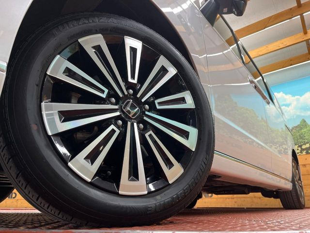 �y����17�C���`�A���~�z�C�[���z�O�ςɃ}�b�`���������A���~�z�C�[���𑕒����Ă���܂��B�e��ЊO�A���~�z�C�[����A�X�^�b�h���X�^�C�����戵�����Ă���܂��B���񂲑��k����������