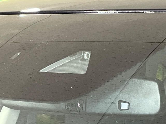 �yi-ACTIVESENSE�z���s���ɑO���̎ԗ�����F�����A�Փ˂������Ȏ��͌x��ƃu���[�L�ŏՓˉ���Ɣ�Q�y�����A�V�X�g�B�����S�Ƀh���C�u�����y���݂��������܂��B