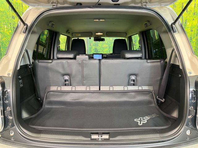 ���i�̂���������ʋ΁A���}���ɏ\���ȉ׎��X�y�[�X���m�ۂ��Ă���܂��B�Z�J���h�V�[�g��|���ƁA�傫�ȉו��̐ύڂ��\�ł���