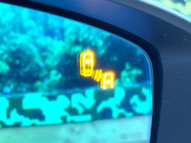 �y�u���C���h�X�|�b�g���j�^�����O�z���s���A�h�A�~���[�̎��p�ɂȂ�₷���ӏ��Ɍ㑱�Ԃ��ڋ߂���ƃT�C�h�~���[�t�߂Ɍx����\���A�h���C�o�[�ɒ��ӊ��N�����Ă���܂��B