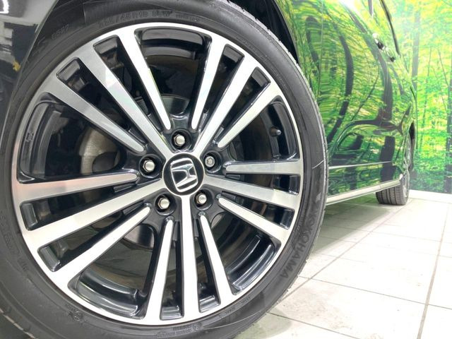 �y�����I�v�V����18�C���`�A���~�z�C�[���z�����I�v�V�����z�C�[���𑕒��B���s���\�̌���ɉ����A�O�ς����X�^�C���b�V���ɂȂ��Ă��܂��B