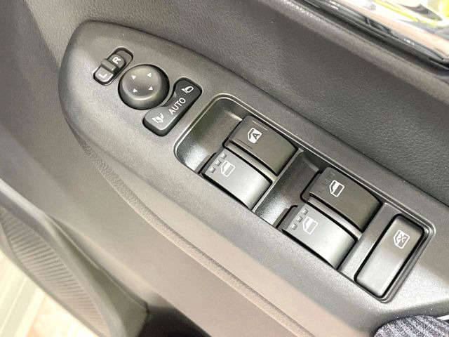 �y�d���i�[�~���[�z�T�C�h�~���[�͓d���i�[���ƂȂ��Ă���A�������ԏ�ł��L�Y�������X�N��}�����܂��B