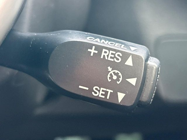 �y�N���[�Y�R���g���[���z�������H�����N���N���s�B�A�N�Z���𗣂��Ă���葬�x�ő��s���ł��A�������^�]���̕��S���y��!�����E�������ȒP�ȃX�C�b�`����Œ����ł��܂��B