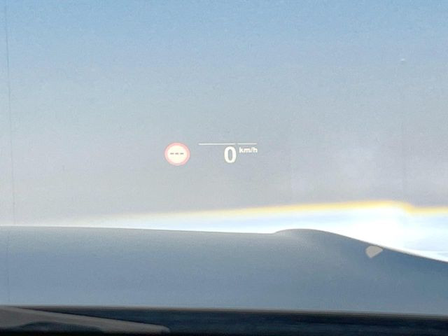 ���w�b�h�A�b�v�f�B�X�v���C:���݂̑��x�⑖�s�����f�W�^���\���ŉ^�]�ȑO���̃K���X�ɓ��e!�^�]���A���������炳���K�v�ȏ����m�F�ł���̂łƂ��Ă��֗��ň��S!