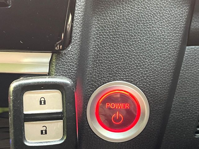 �yHonda�X�}�[�g�L�[�z�J�o����|�P�b�g�ɓ��ꂽ�܂܂ł��h�A�̎{���E�������\�ȃX�}�[�g�L�[�𑕔��B�G���W���̃I���E�I�t�����J�M�����o���K�v����������Ƃ��Ă��֗��ł���