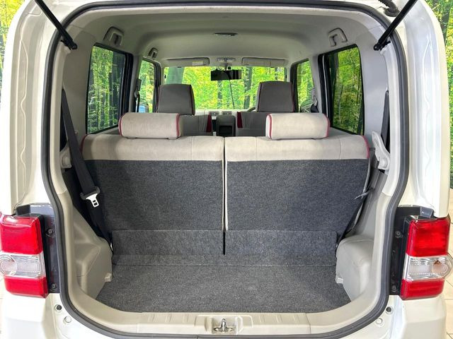 ���i�̂���������ʋ΁A���}���ɏ\���ȉ׎��X�y�[�X���m�ۂ��Ă���܂��B�Z�J���h�V�[�g��|���ƁA�傫�ȉו��̐ύڂ��\�ł���