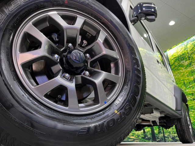 �y����15�C���`�A���~�z�C�[���z�O�ςɃ}�b�`���������A���~�z�C�[���𑕒����Ă���܂��B�e��ЊO�A���~�z�C�[����A�X�^�b�h���X�^�C�����戵�����Ă���܂��B���񂲑��k����������