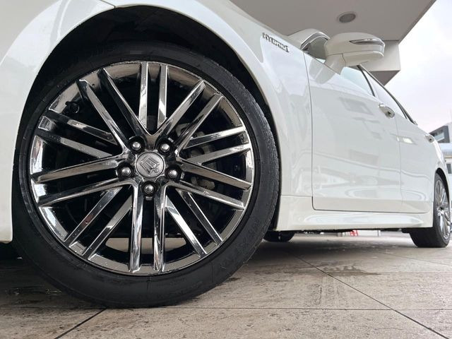 �y�����I�v�V����18�C���`�A���~�z�C�[���z�����I�v�V�����z�C�[���𑕒��B���s���\�̌���ɉ����A�O�ς����X�^�C���b�V���ɂȂ��Ă��܂��B