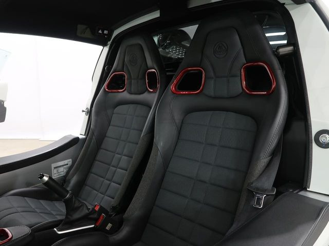 シートについても状態良く維持されている個体です。オートステージでは専用のシート生地をガードするコーティングもご用意してります。是非お申し付け下さい。