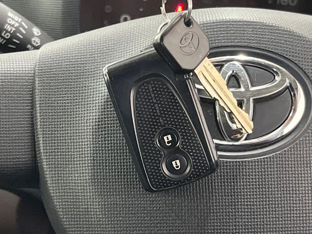 �y�X�}�[�g�L�[�z�J�o����|�P�b�g�ɓ��ꂽ�܂܂ł��h�A�̎{���E�������\�ȃX�}�[�g�L�[�𑕔��B�G���W���̃I���E�I�t�����J�M�����o���K�v����������Ƃ��Ă��֗��ł���