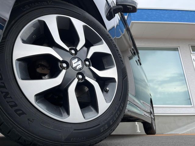 �y����15�C���`�A���~�z�C�[���z�O�ςɃ}�b�`���������A���~�z�C�[���𑕒����Ă���܂��B�e��ЊO�A���~�z�C�[����A�X�^�b�h���X�^�C�����戵�����Ă���܂��B���񂲑��k����������