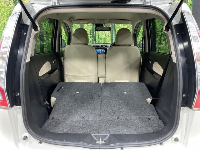 ���i�̂���������ʋ΁A���}���ɏ\���ȉ׎��X�y�[�X���m�ۂ��Ă���܂��B�Z�J���h�V�[�g��|���ƁA�傫�ȉו��̐ύڂ��\�ł���