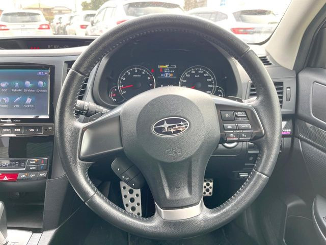 �y�����v�����X�e�A�����O�z�㎿�Ȋv���g�p���邱�ƂŁA��ɂ����������݂ƂĂ��^�]���₷���n���h���ł���