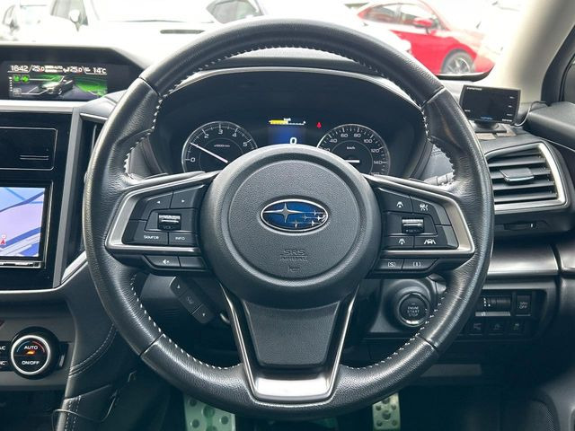 �y�����v�����X�e�A�����O�z�㎿�Ȋv���g�p���邱�ƂŁA��ɂ����������݂ƂĂ��^�]���₷���n���h���ł���