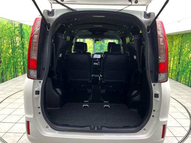 ���i�̂���������ʋ΁A���}���ɏ\���ȉ׎��X�y�[�X���m�ۂ��Ă���܂��B�Z�J���h�V�[�g��|���ƁA�傫�ȉו��̐ύڂ��\�ł���