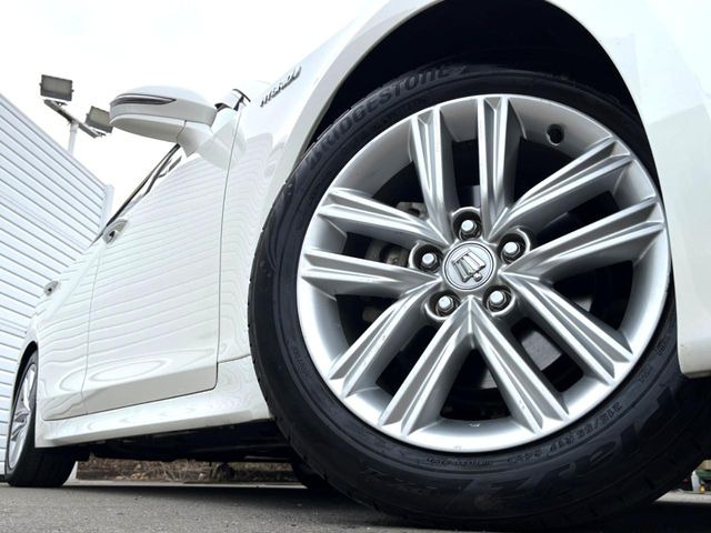 �y����17�C���`�A���~�z�C�[���z�O�ςɃ}�b�`���������A���~�z�C�[���𑕒����Ă���܂��B�e��ЊO�A���~�z�C�[����A�X�^�b�h���X�^�C�����戵�����Ă���܂��B���񂲑��k����������