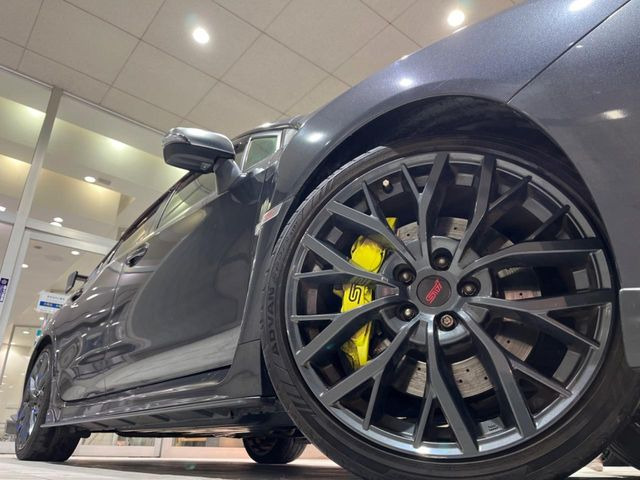 �y����19�C���`�A���~�z�C�[���z�O�ςɃ}�b�`���������A���~�z�C�[���𑕒����Ă���܂��B�e��ЊO�A���~�z�C�[����A�X�^�b�h���X�^�C�����戵�����Ă���܂��B���񂲑��k����������