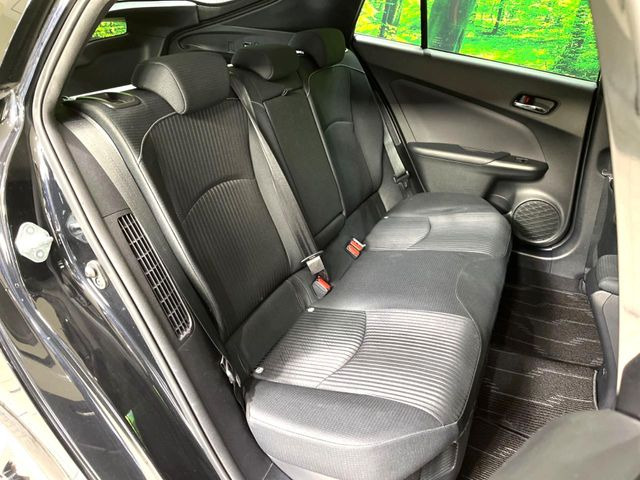 後部座席も気になるようなキズ・汚れやへたり等、大きなダメージはなく、良好な状態です。