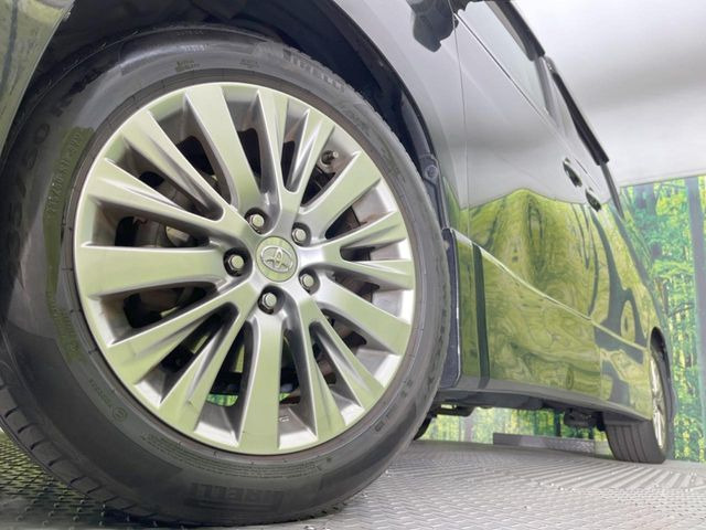 【純正アルミホイール】外観にマッチした純正アルミホイールを装着しております。各種社外アルミホイールや、スタッドレスタイヤも取扱いしております。是非ご相談ください♪