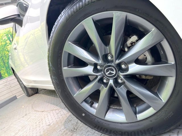 �y����17�C���`�A���~�z�C�[���z�O�ςɃ}�b�`���������A���~�z�C�[���𑕒����Ă���܂��B�e��ЊO�A���~�z�C�[����A�X�^�b�h���X�^�C�����戵�����Ă���܂��B���񂲑��k����������