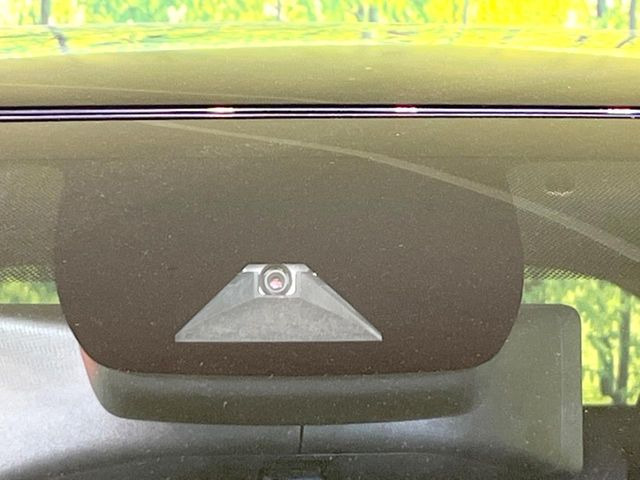 【トヨタセーフティセンス】走行中に前方の車両等を認識し、衝突しそうな時は警報とブレーキで衝突回避と被害軽減をアシスト。より安全にドライブをお楽しみいただけます。