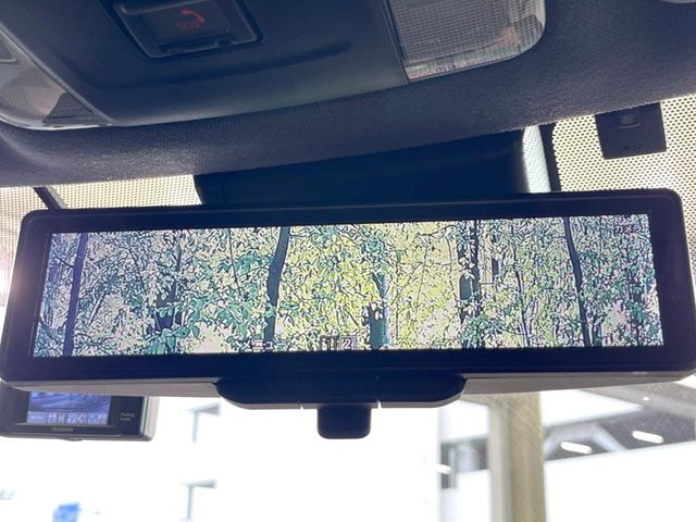 【デジタルインナーミラー】後席の大きな荷物や同乗者で後方が確認しづらい時でも安心!カメラが撮影した車両後方の映像をルームミラー内に表示。クリアな視界で状況の確認が可能です!