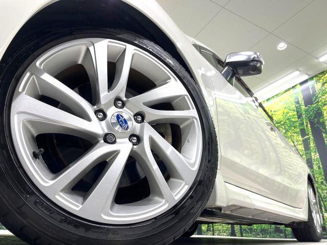 �y����18�C���`�A���~�z�C�[���z�O�ςɃ}�b�`���������A���~�z�C�[���𑕒����Ă���܂��B�e��ЊO�A���~�z�C�[����A�X�^�b�h���X�^�C�����戵�����Ă���܂��B���񂲑��k����������