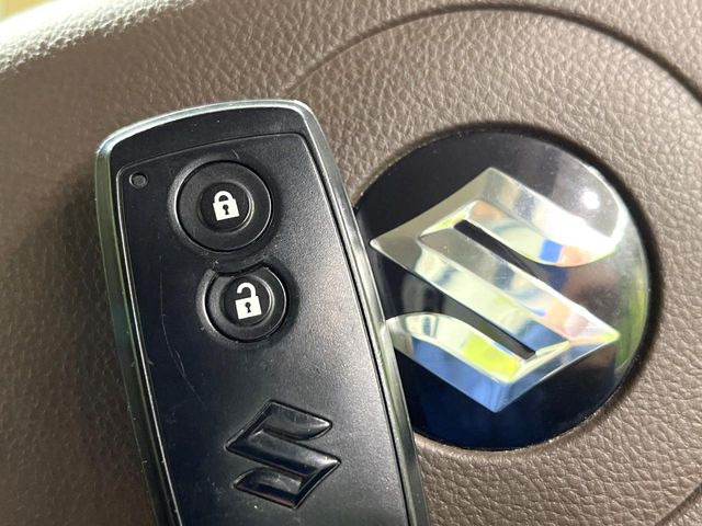 �y�L�[���X�X�^�[�g�V�X�e���z�J�o����|�P�b�g�ɓ��ꂽ�܂܂ł��h�A�̎{���E�������\�ȃX�}�[�g�L�[�𑕔��B�G���W���̃I���E�I�t�����J�M�����o���K�v����������Ƃ��Ă��֗��ł���