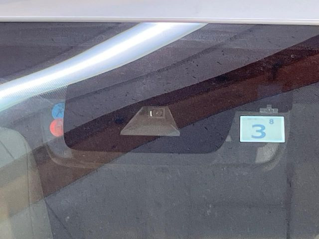 【トヨタセーフティセンス】走行中に前方の車両等を認識し、衝突しそうな時は警報とブレーキで衝突回避と被害軽減をアシスト。より安全にドライブをお楽しみいただけます。