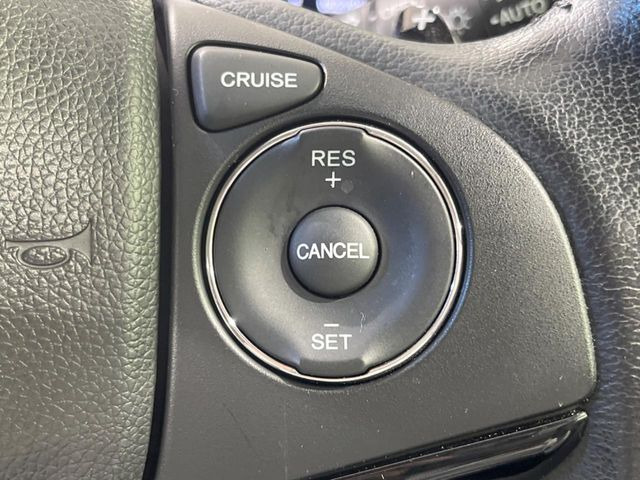 【クルーズコントロール】高速道路もラクラク走行。アクセルを離しても一定速度で走行ができ、長距離運転時の負担を軽減!加速・減速も簡単なスイッチ操作で調整できます。