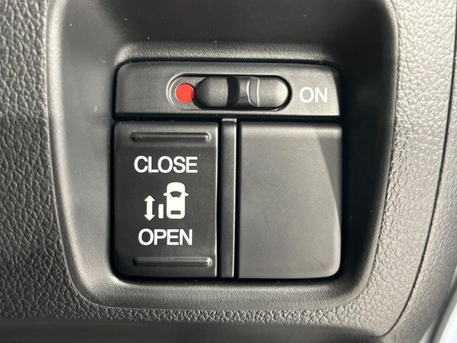 �y�p���[�X���C�h�h�A�z�X�}�[�g�L�[��^�]�Ȃ̃X�C�b�`�ŃX���C�h�h�A�̊J���\���d��������͂����ăh�A���J����K�v�������A���������q�l�ł��A�d���ו��������Ă��鎞�����N�ɊJ���߂ł��܂���