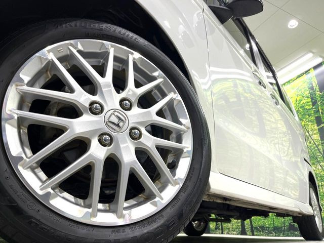 �y����15�C���`�A���~�z�C�[���z�O�ςɃ}�b�`���������A���~�z�C�[���𑕒����Ă���܂��B�e��ЊO�A���~�z�C�[����A�X�^�b�h���X�^�C�����戵�����Ă���܂��B���񂲑��k����������