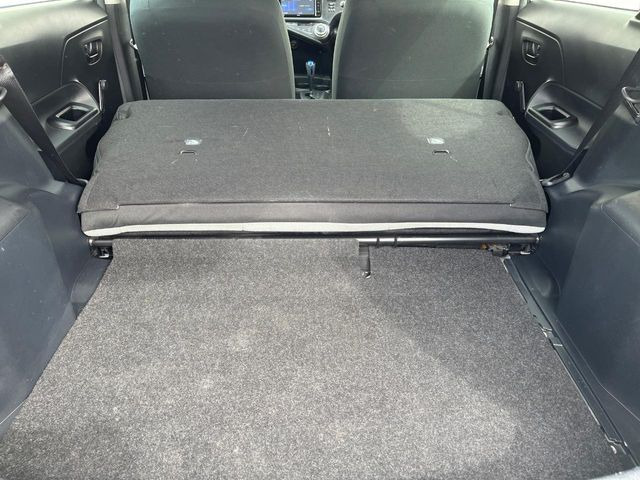 ���i�̂���������ʋ΁A���}���ɏ\���ȉ׎��X�y�[�X���m�ۂ��Ă���܂��B�Z�J���h�V�[�g��|���ƁA�傫�ȉו��̐ύڂ��\�ł���