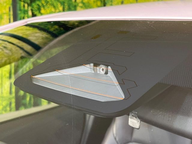 【トヨタセーフティセンス】走行中に前方の車両等を認識し、衝突しそうな時は警報とブレーキで衝突回避と被害軽減をアシスト。より安全にドライブをお楽しみいただけます。