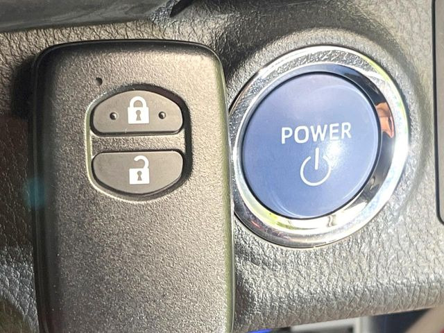 �y�X�}�[�g�L�[�z�J�o����|�P�b�g�ɓ��ꂽ�܂܂ł��h�A�̎{���E�������\�ȃX�}�[�g�L�[�𑕔��B�G���W���̃I���E�I�t�����J�M�����o���K�v����������Ƃ��Ă��֗��ł���