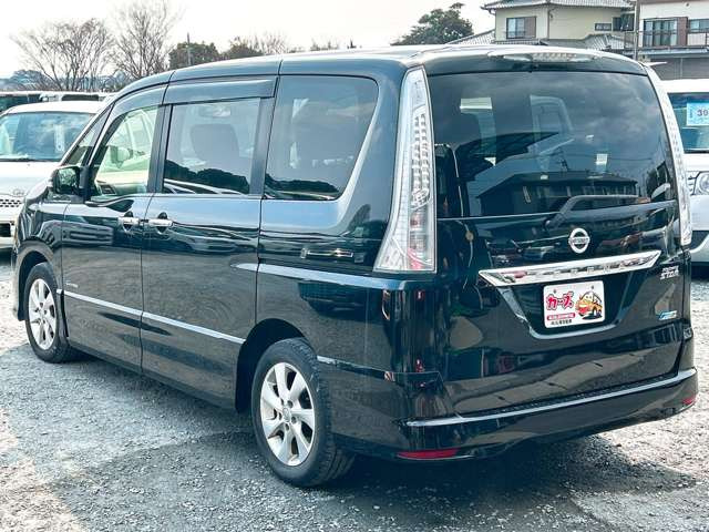 ���X�ł͌y�����Ԃ��畁�ʎԂ܂ŕ��L���I�[�����[�J�[�̎Ԏ�E�F�E�O���[�h��L�x�ɑ����Ă���܂��B