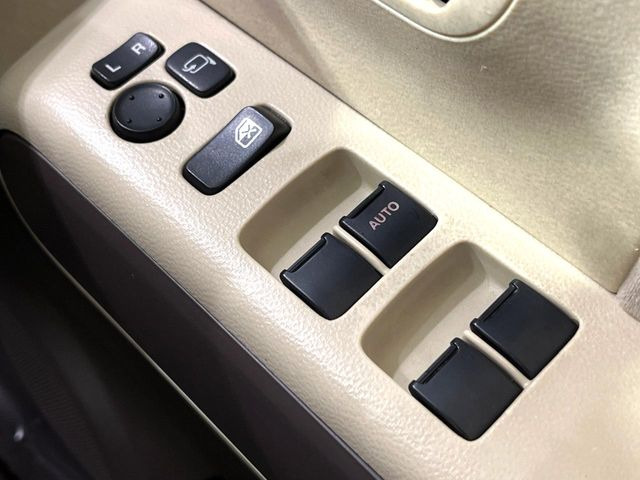 �y�d���i�[�~���[�z�T�C�h�~���[�͓d���i�[���ƂȂ��Ă���A�������ԏ�ł��L�Y�������X�N��}�����܂��B