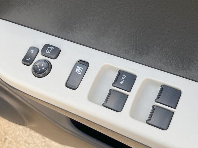 �y�d���i�[�~���[�z�T�C�h�~���[�͓d���i�[���ƂȂ��Ă���A�������ԏ�ł��L�Y�������X�N��}�����܂��B