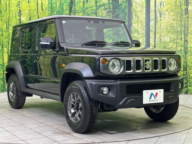 高透明度のガラス皮膜で撥水はもちろん、上質なツヤ・光沢を実現。紫外線や酸性雨から大切な愛車を保護し、色あせ・劣化を防止。「弾スプラッシュコート」、「弾プリミッサコート」からお選びいただけます。