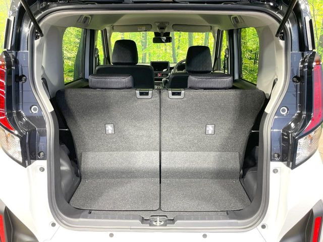 ���i�̂���������ʋ΁A���}���ɏ\���ȉ׎��X�y�[�X���m�ۂ��Ă���܂��B�Z�J���h�V�[�g��|���ƁA�傫�ȉו��̐ύڂ��\�ł���